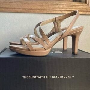 Naturalizer Tan Strappy Heels Sz 8